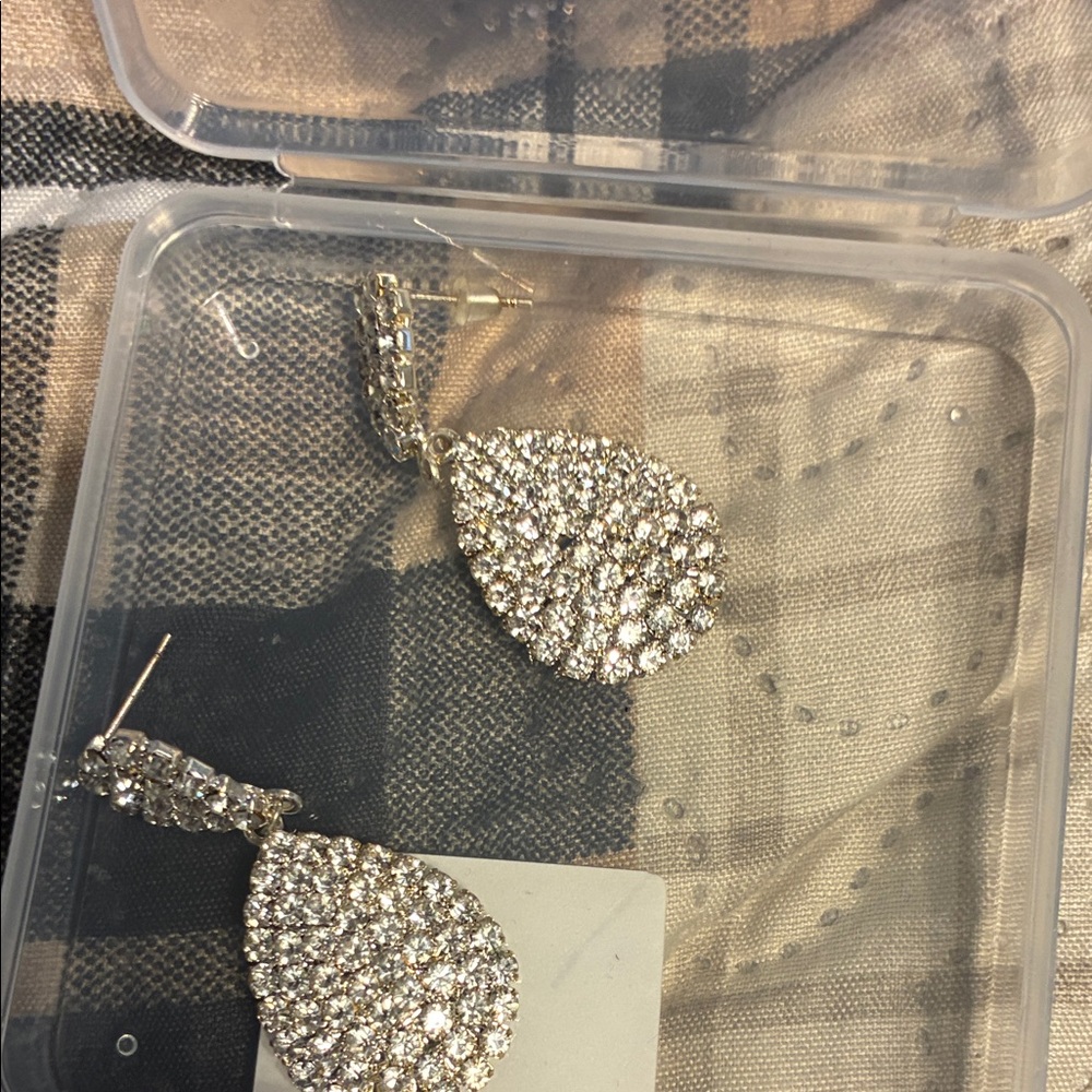 Sparkling Teardrop Crystal Drop Earrings - Silver